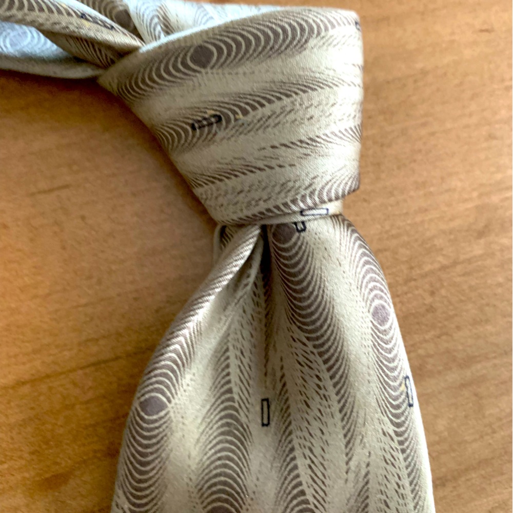Multi-coloured tie